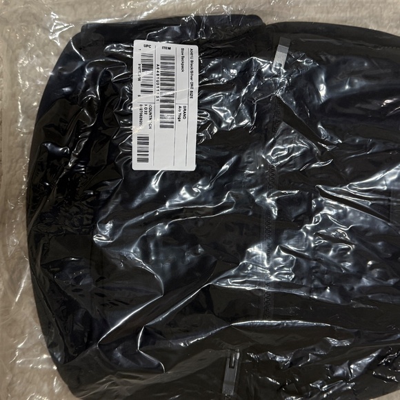 Alo Yoga Stow Backpack Black With Detachable Pouch NWT main image 11